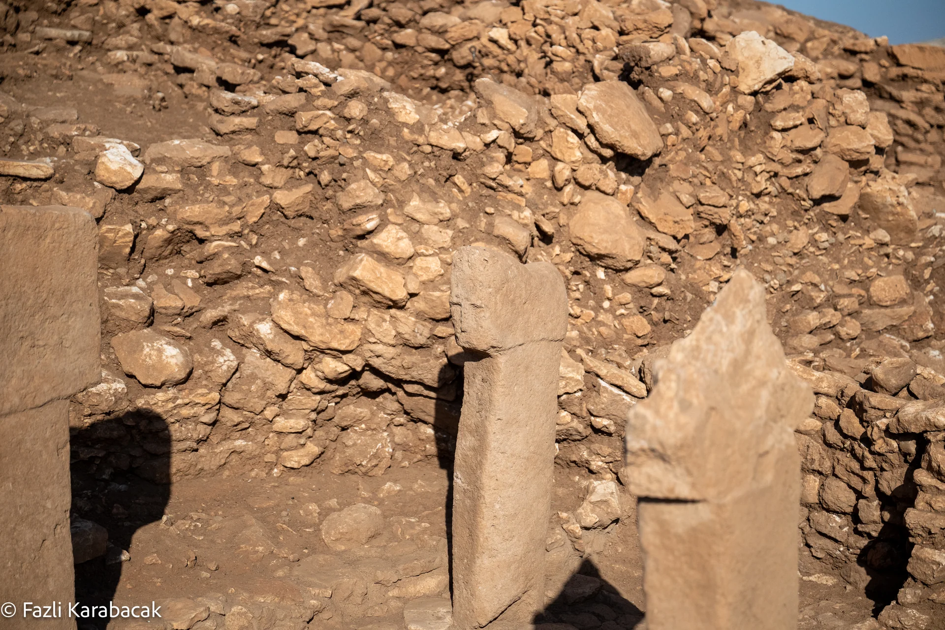 Human figure carvings at Karahantepe